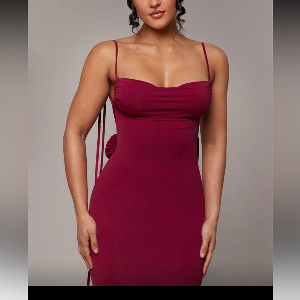 Elegant Burgundy Evening Gown - Picture 2 of 6